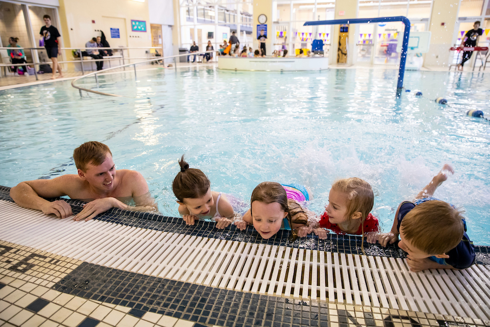 Children taking swim lessons at the UNI leisure pool